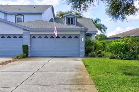 House in New Port Richey, Florida 2 bedrooms, 118.91 sq.m. № 1915980 - photo 2