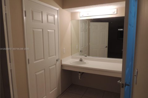 Condominio en alquiler en Davie, Florida, 1 dormitorio, 76.46 m2 № 2153858 - foto 13