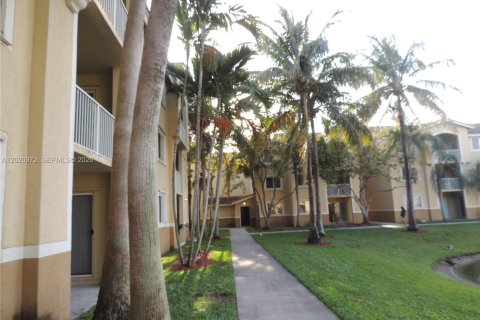 Condominio en alquiler en Davie, Florida, 1 dormitorio, 76.46 m2 № 2153858 - foto 3