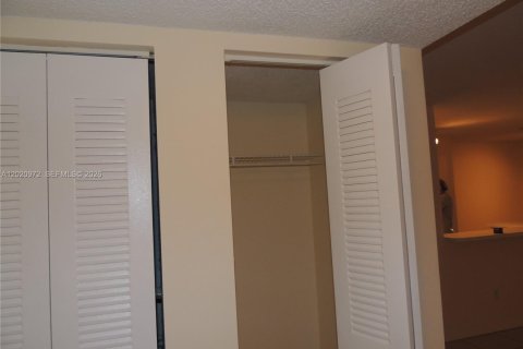 Condominio en alquiler en Davie, Florida, 1 dormitorio, 76.46 m2 № 2153858 - foto 6
