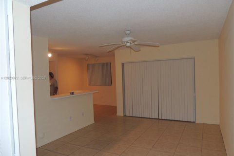 Condominio en alquiler en Davie, Florida, 1 dormitorio, 76.46 m2 № 2153858 - foto 5