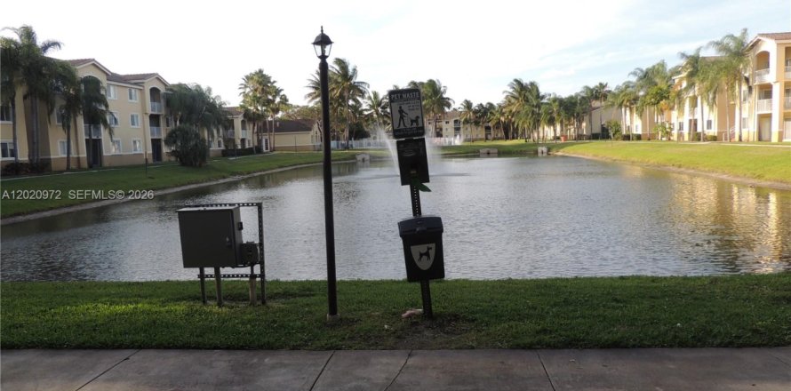 Condominio en Davie, Florida, 1 dormitorio  № 2153858
