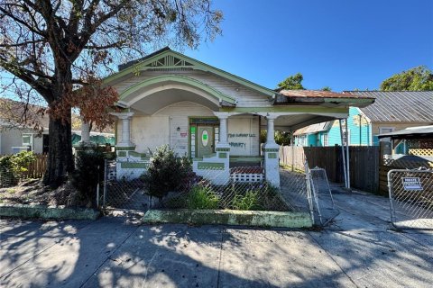 House in Tampa, Florida 3 bedrooms, 125.42 sq.m. № 1574593 - photo 1