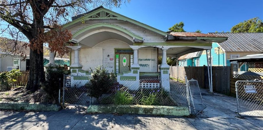 House in Tampa, Florida 3 bedrooms, 125.42 sq.m. № 1574593