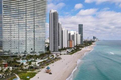 Condominio en venta en Sunny Isles Beach, Florida, 2 dormitorios, 107.86 m2 № 1973054 - foto 1
