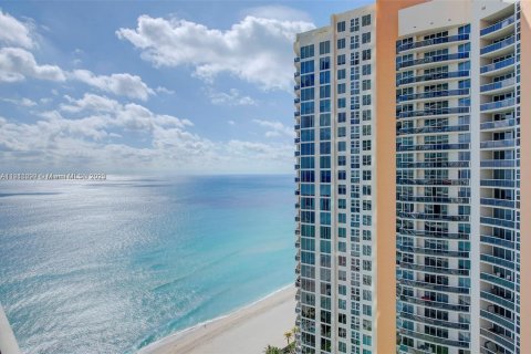 Condominio en venta en Sunny Isles Beach, Florida, 2 dormitorios, 107.86 m2 № 1973054 - foto 17