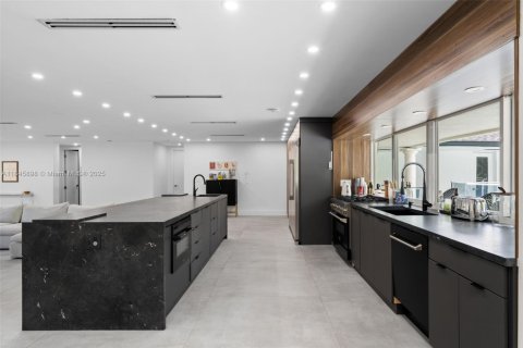 Casa en venta en Aventura, Florida, 5 dormitorios, 263.56 m2 № 1936130 - foto 7