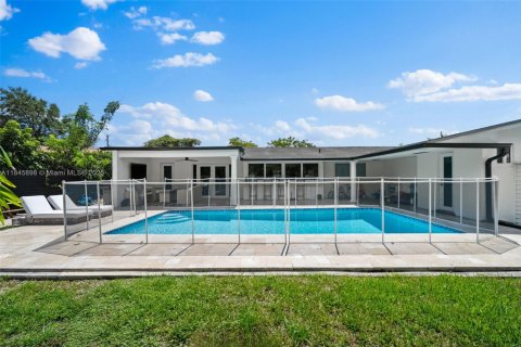House in Aventura, Florida 5 bedrooms, 263.56 sq.m. № 1936130 - photo 19