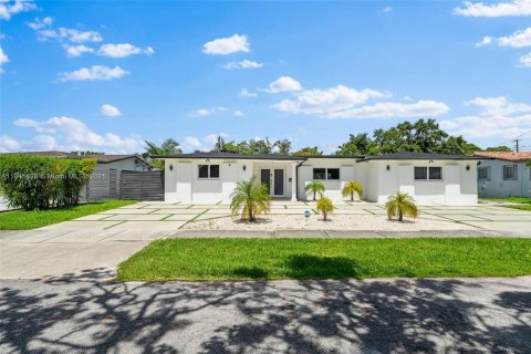 Casa en venta en Aventura, Florida, 5 dormitorios, 263.56 m2 № 1936130 - foto 20
