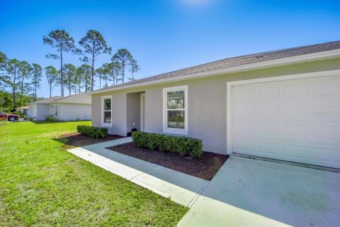 House in Palm Coast, Florida 4 bedrooms, 168.06 sq.m. № 1636710 - photo 1