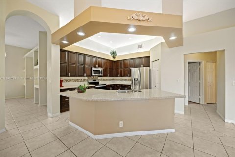 House in Pembroke Pines, Florida 4 bedrooms, 231.88 sq.m. № 1819803 - photo 12