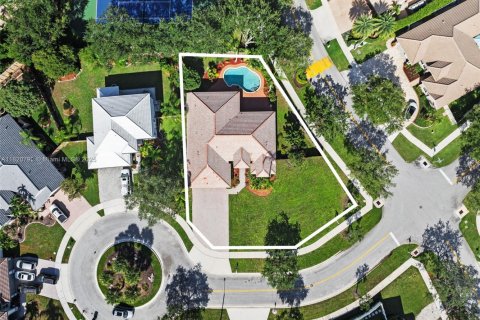 House in Pembroke Pines, Florida 4 bedrooms, 231.88 sq.m. № 1819803 - photo 4