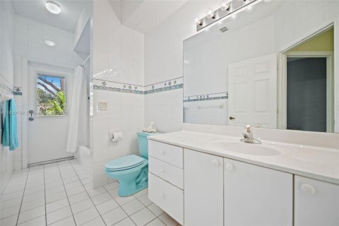 House in Pembroke Pines, Florida 4 bedrooms, 231.88 sq.m. № 1819803 - photo 24