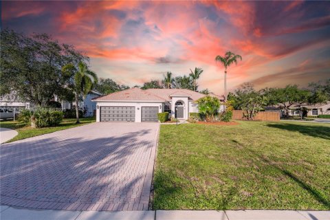 House in Pembroke Pines, Florida 4 bedrooms, 231.88 sq.m. № 1819803 - photo 1