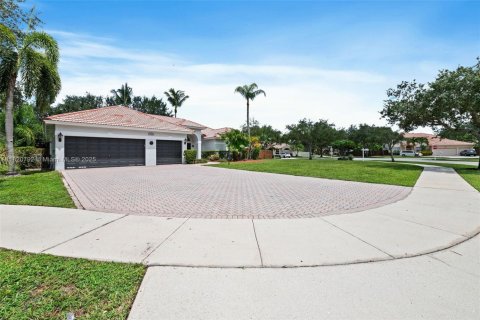 House in Pembroke Pines, Florida 4 bedrooms, 231.88 sq.m. № 1819803 - photo 3