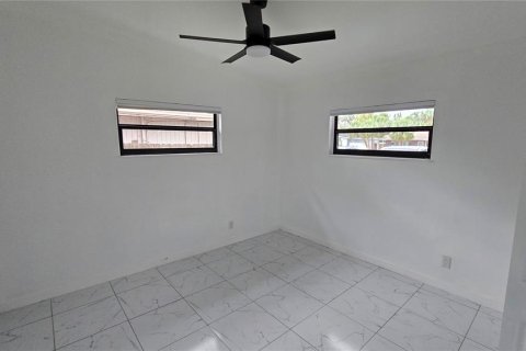 Villa ou maison à vendre à Saint Petersburg, Floride: 3 chambres, 123 m2 № 2416783 - photo 13