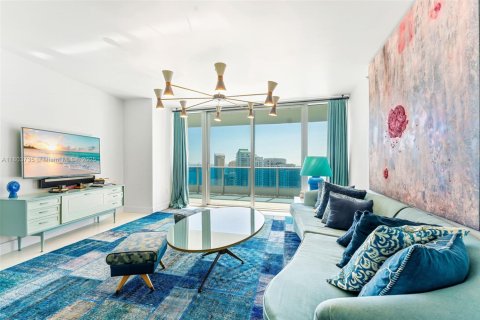 Condominio en venta en Miami, Florida, 1 dormitorio, 88.26 m2 № 1689162 - foto 1