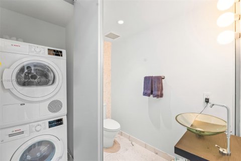 Condominio en venta en Miami, Florida, 1 dormitorio, 88.26 m2 № 1689162 - foto 14