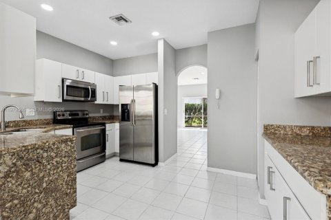 Villa ou maison à louer à Boca Raton, Floride: 3 chambres, 158.77 m2 № 2046425 - photo 11