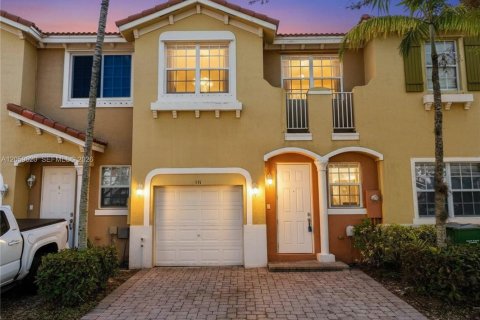 Adosado en Homestead, Florida 4 dormitorios, 147.9 m2 № 2181699