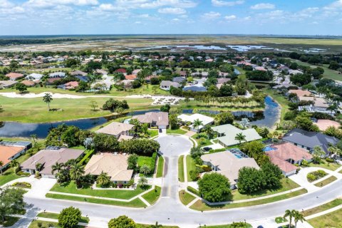 Снять в аренду виллу или дом в Веллингтон, Флорида 4 спальни, 259.38м2, № 1139147 - фото 1