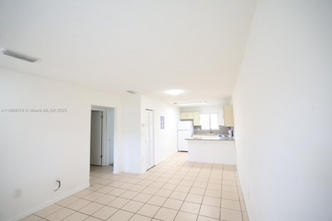 Appartement à louer à Hialeah, Floride: 2 chambres, 74.32 m2 № 1956682 - photo 6