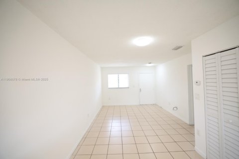 Appartement à louer à Hialeah, Floride: 2 chambres, 74.32 m2 № 1956682 - photo 9
