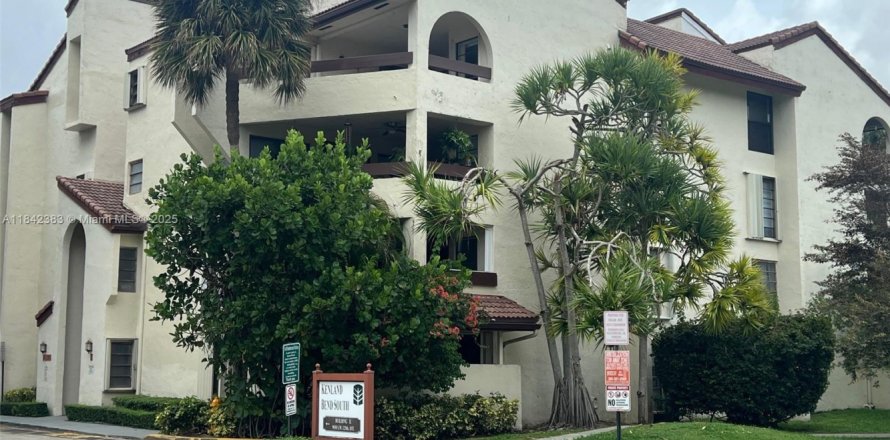 Condominio en Miami, Florida, 2 dormitorios  № 1834141