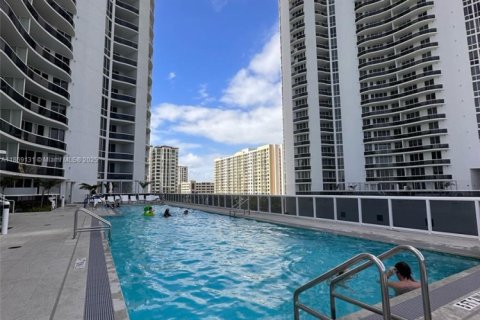 Copropriété à louer à Sunny Isles Beach, Floride: 2 chambres, 135.92 m2 № 2024003 - photo 30