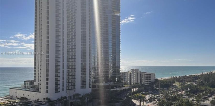 Condo à Sunny Isles Beach, Floride, 2 chambres  № 2024003