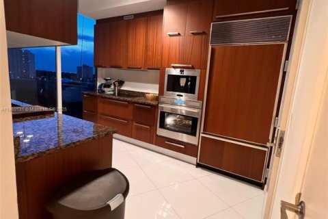 Copropriété à louer à Sunny Isles Beach, Floride: 2 chambres, 135.92 m2 № 2024003 - photo 10