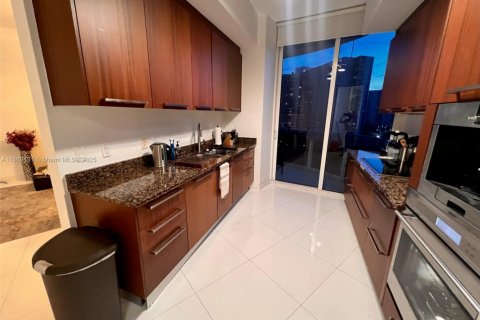 Copropriété à louer à Sunny Isles Beach, Floride: 2 chambres, 135.92 m2 № 2024003 - photo 12