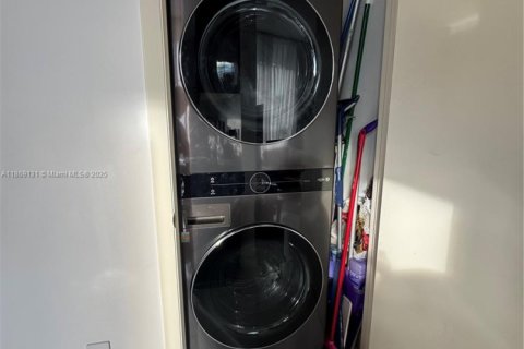 Copropriété à louer à Sunny Isles Beach, Floride: 2 chambres, 135.92 m2 № 2024003 - photo 15