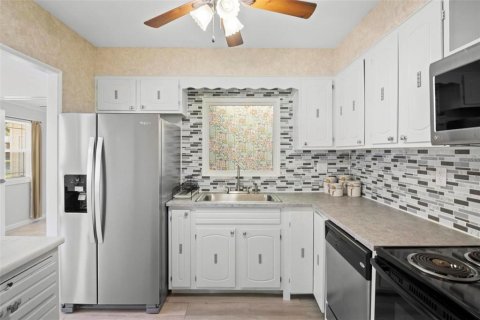 House in Eustis, Florida 3 bedrooms, 115.94 sq.m. № 1617877 - photo 3