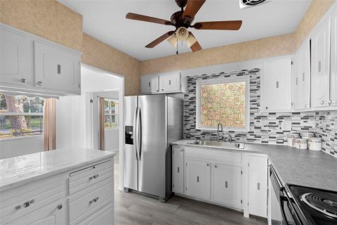 House in Eustis, Florida 3 bedrooms, 115.94 sq.m. № 1617877 - photo 6