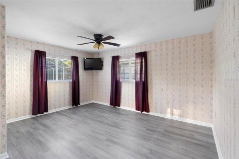House in Eustis, Florida 3 bedrooms, 115.94 sq.m. № 1617877 - photo 19