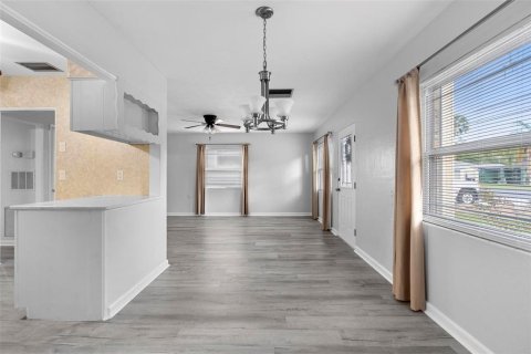 House in Eustis, Florida 3 bedrooms, 115.94 sq.m. № 1617877 - photo 7