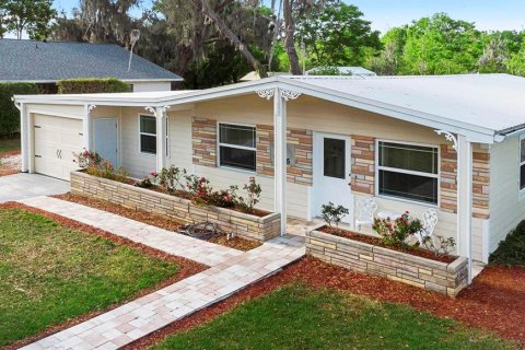 House in Eustis, Florida 3 bedrooms, 115.94 sq.m. № 1617877 - photo 1