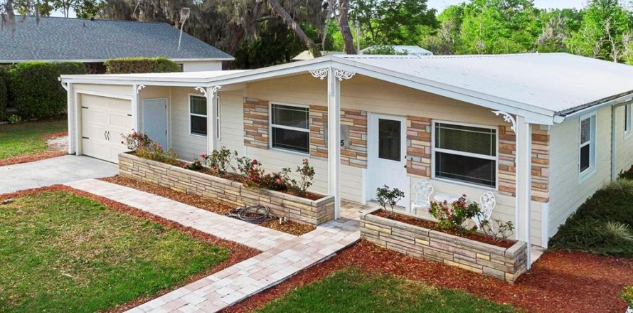 House in Eustis, Florida 3 bedrooms, 115.94 sq.m. № 1617877