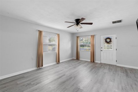 House in Eustis, Florida 3 bedrooms, 115.94 sq.m. № 1617877 - photo 13