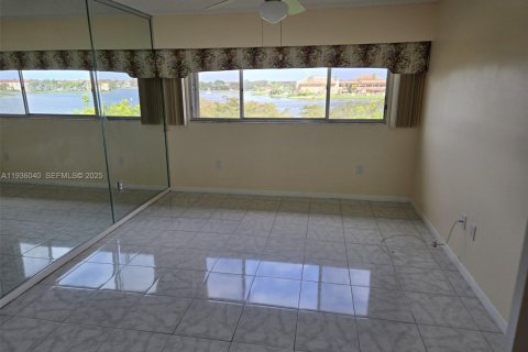 Купить кондоминиум в Пемброк-Пайнс, Флорида 2 спальни, 100.52м2, № 1994188 - фото 5