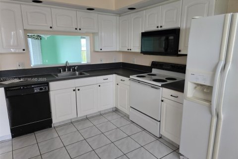 Купить кондоминиум в Пемброк-Пайнс, Флорида 2 спальни, 100.52м2, № 1994188 - фото 15