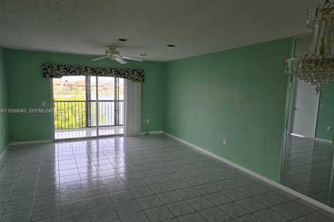 Купить кондоминиум в Пемброк-Пайнс, Флорида 2 спальни, 100.52м2, № 1994188 - фото 9