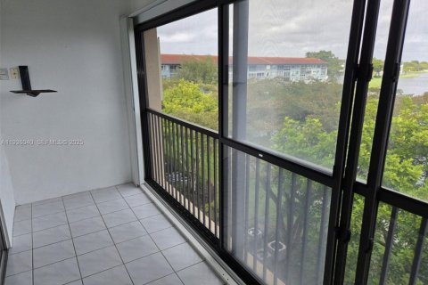 Купить кондоминиум в Пемброк-Пайнс, Флорида 2 спальни, 100.52м2, № 1994188 - фото 7