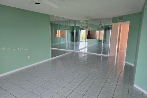 Купить кондоминиум в Пемброк-Пайнс, Флорида 2 спальни, 100.52м2, № 1994188 - фото 8