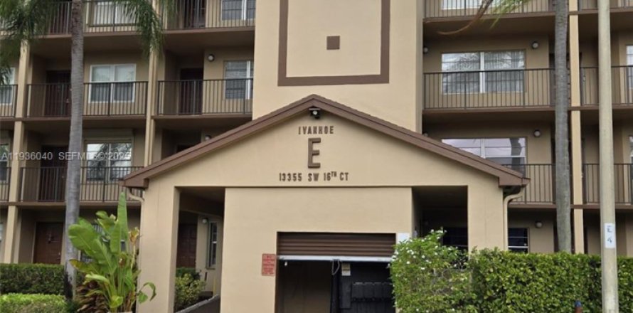 Condo à Pembroke Pines, Floride, 2 chambres  № 1994188