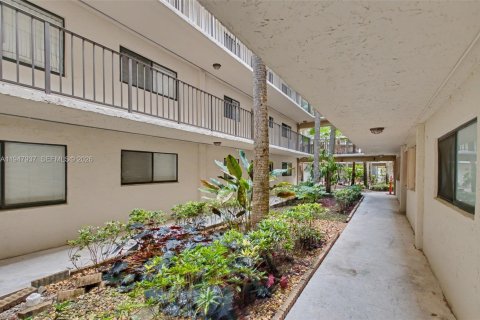 Copropriété à vendre à Miami, Floride: 1 chambre, 65.5 m2 № 2004093 - photo 2