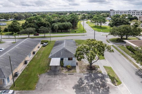 Commercial property in St. Lucie, Florida № 2081982 - photo 5