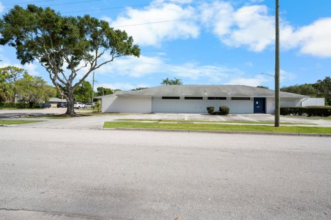 Commercial property in St. Lucie, Florida № 2081982 - photo 3