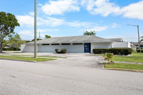 Commercial property in St. Lucie, Florida № 2081982 - photo 1
